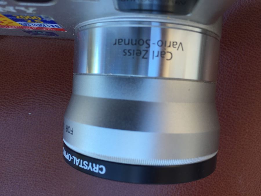 SONY Cyber-Shot Camera With Carl Zeiss Vario Sonnar Lens And Camera Bag [Photo 7]