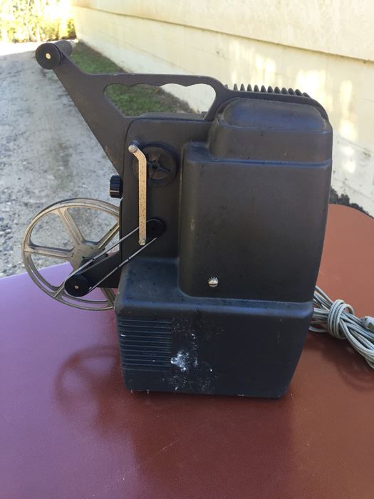 Vintage Mansfield Holiday 8 MM Projector [Photo 5]