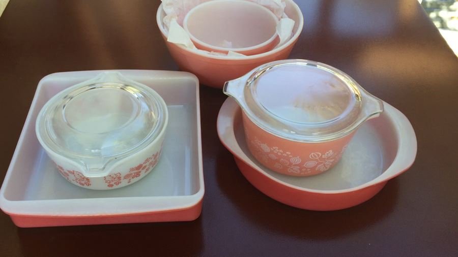 Vintage Pink PYREX Lot [Photo 1]