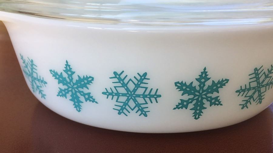 Vintage Snowflake PYREX Lot [Photo 7]