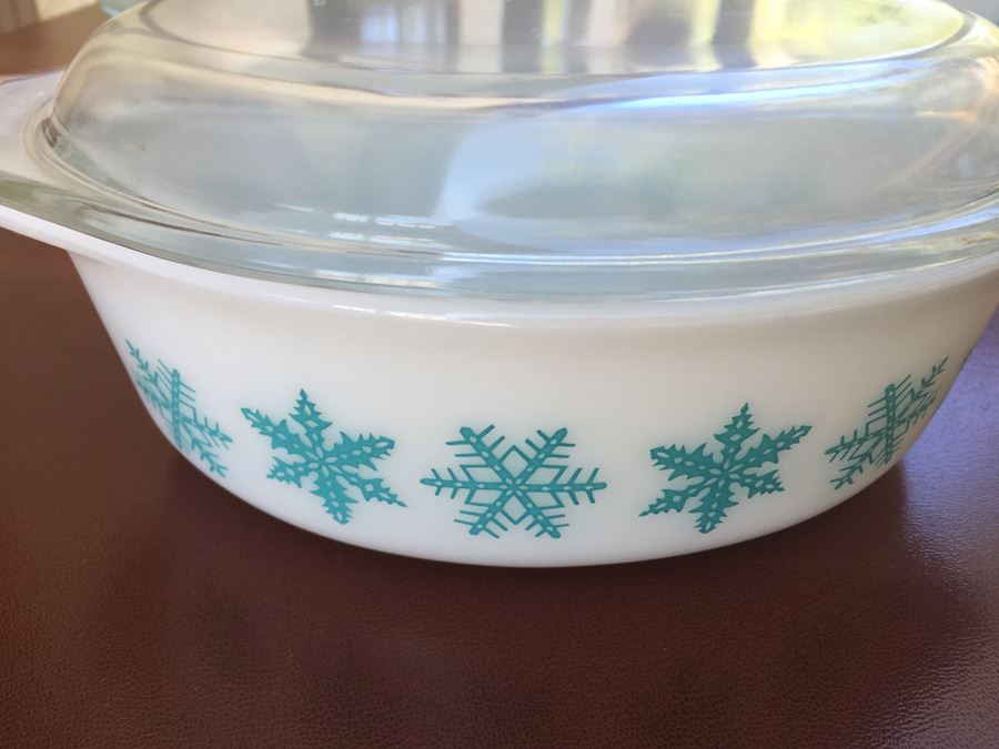 Vintage Snowflake PYREX Lot [Photo 8]