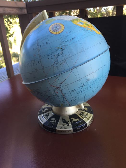Small Vintage Globe [Photo 2]