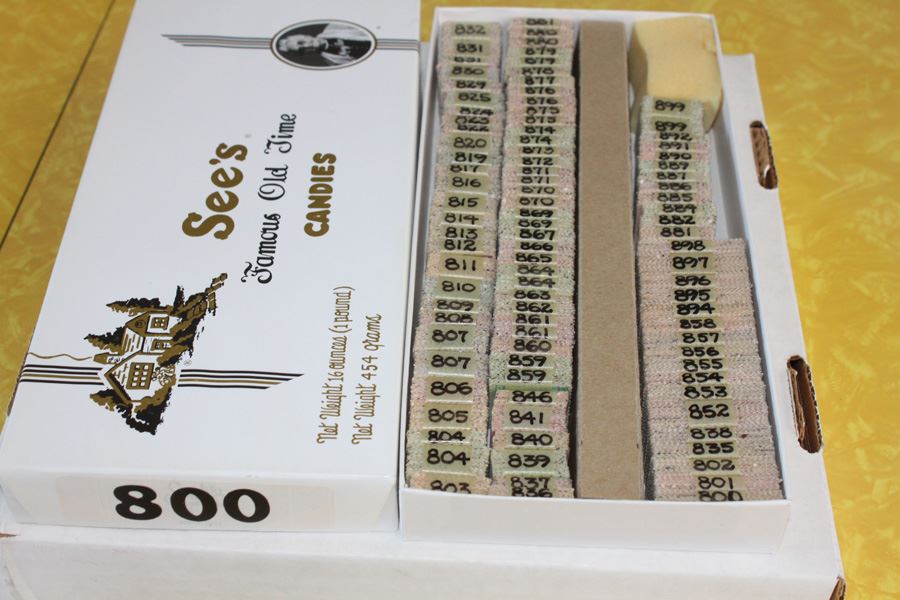 Stamp Lot 800 Cancelled Stamps - Same Stamps Bundled Together