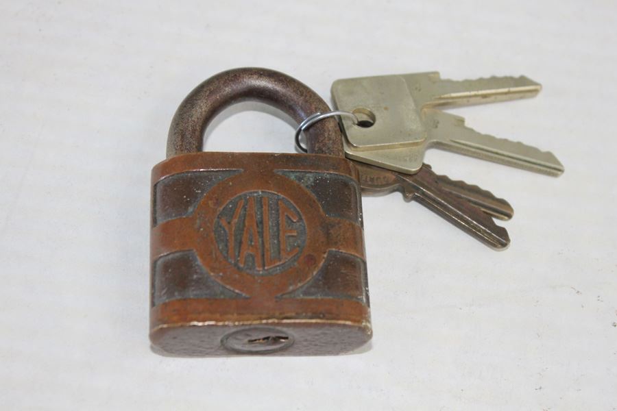 Vintage YALE Lock With Key