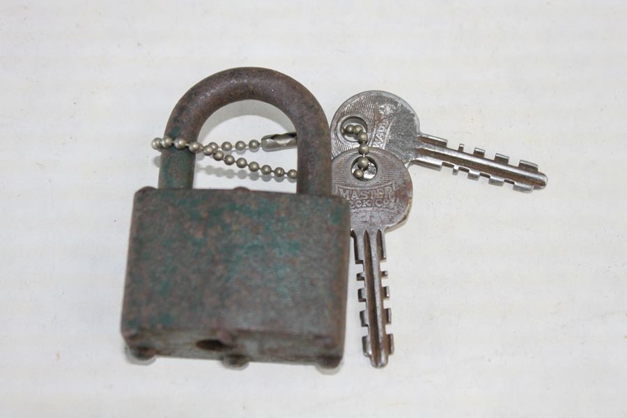 Vintage Master Lock With Key [Photo 1]