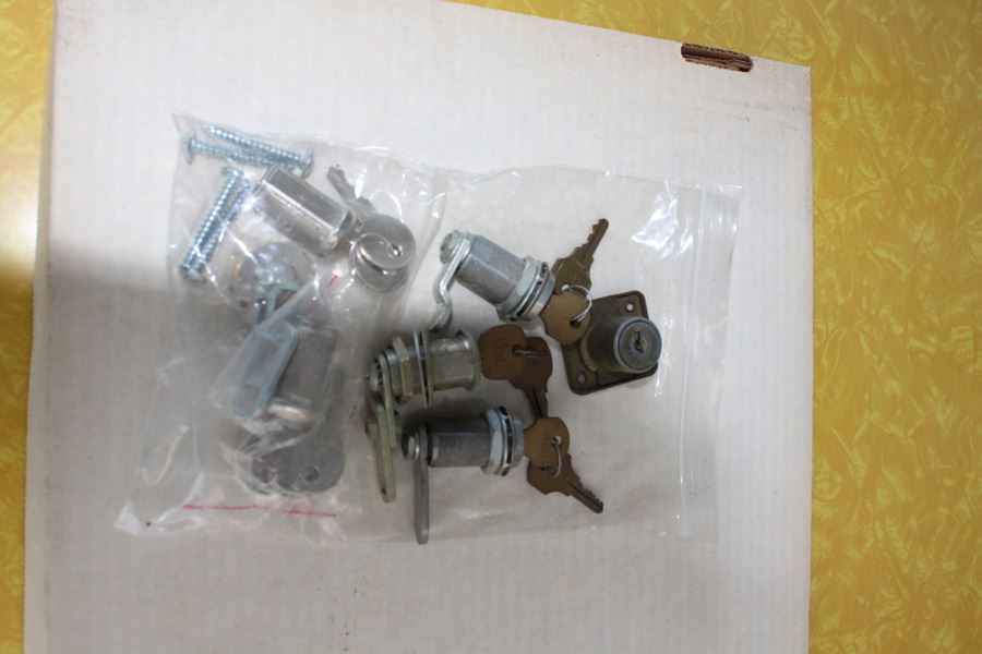 Lock Lot [Photo 2]