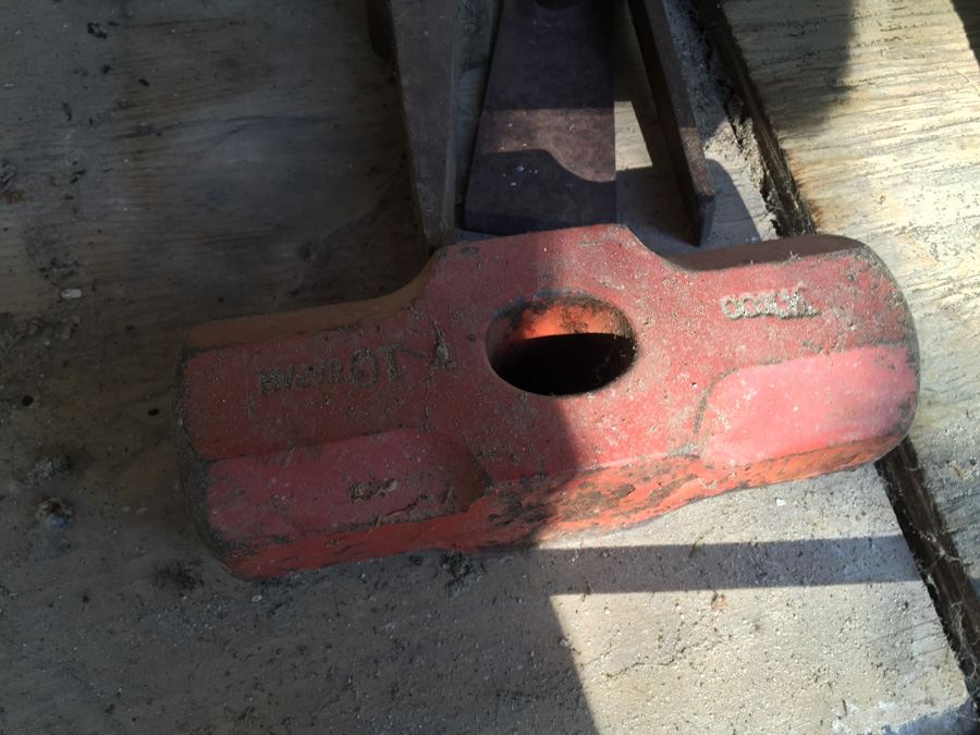 Shed Lot Filled With Garden Tools [Photo 7]