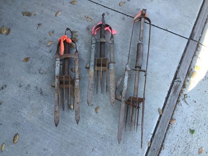 (3) Metal Traps [Photo 1]
