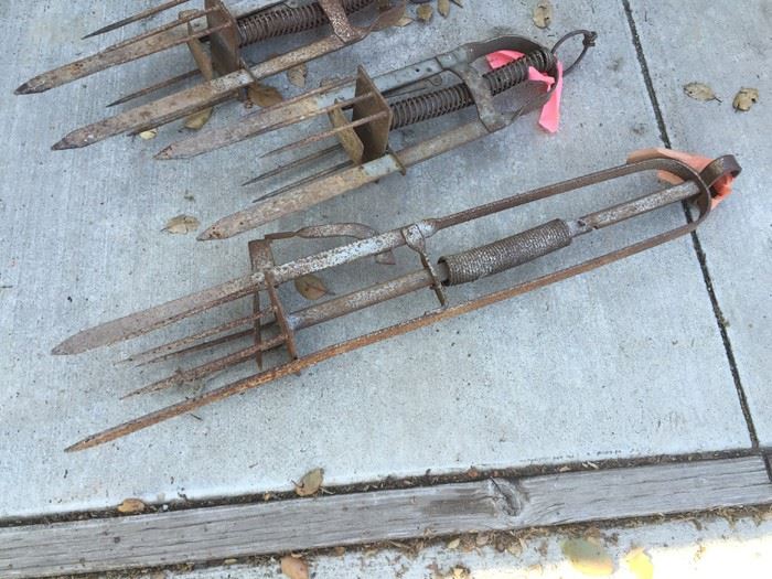 (3) Metal Traps [Photo 4]