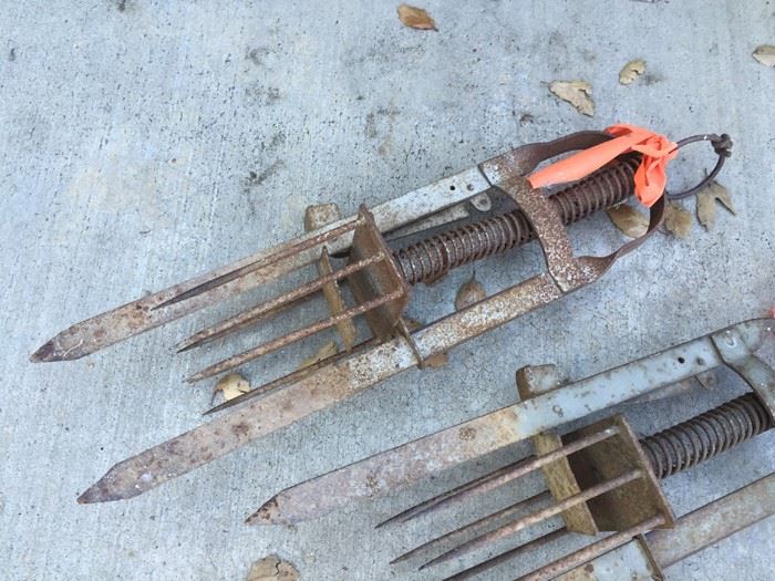 (3) Metal Traps [Photo 2]