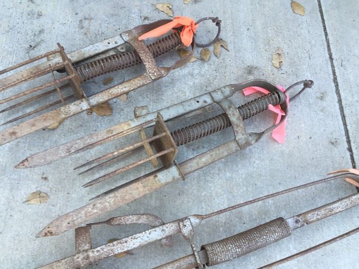 (3) Metal Traps [Photo 3]