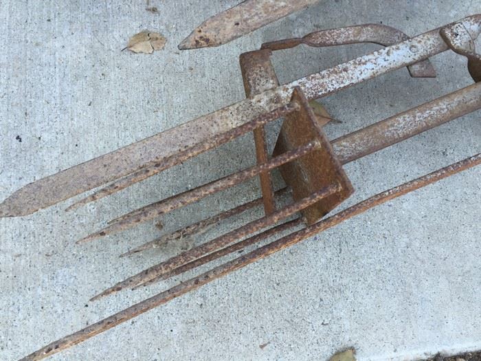(3) Metal Traps [Photo 5]