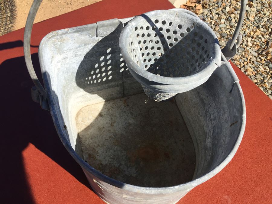 Galvanized Metal Bucket [Photo 4]