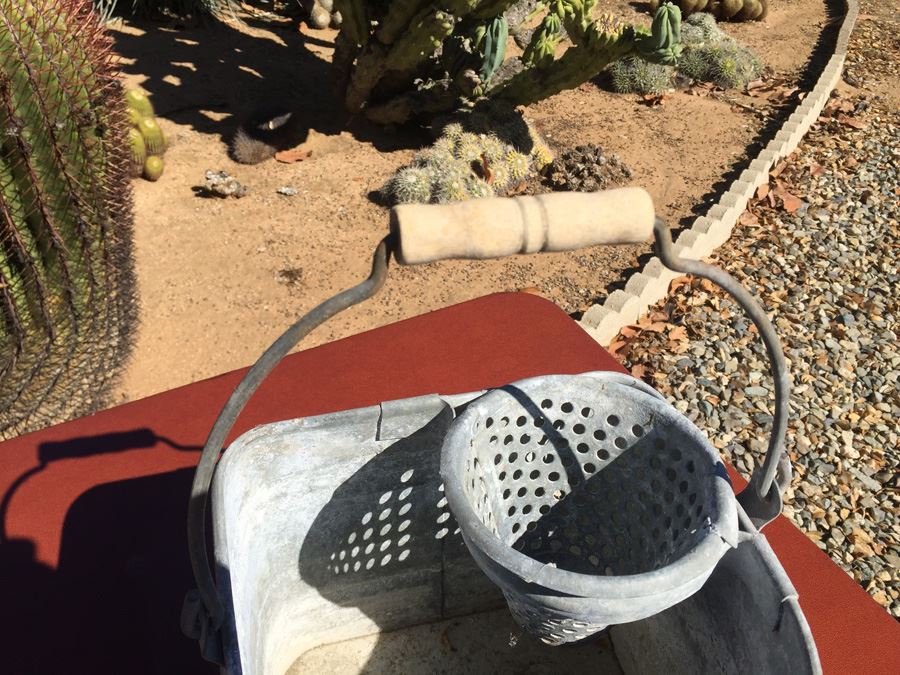 Galvanized Metal Bucket [Photo 5]