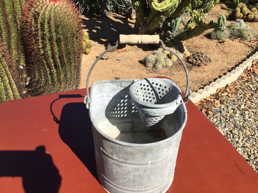 Galvanized Metal Bucket [Photo 2]