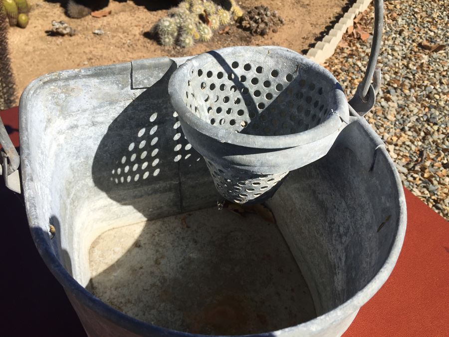 Galvanized Metal Bucket [Photo 3]