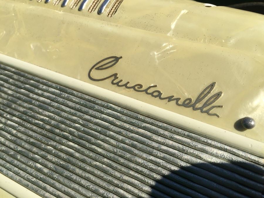 Crucianelli Accordion Italy With Case [Photo 11]