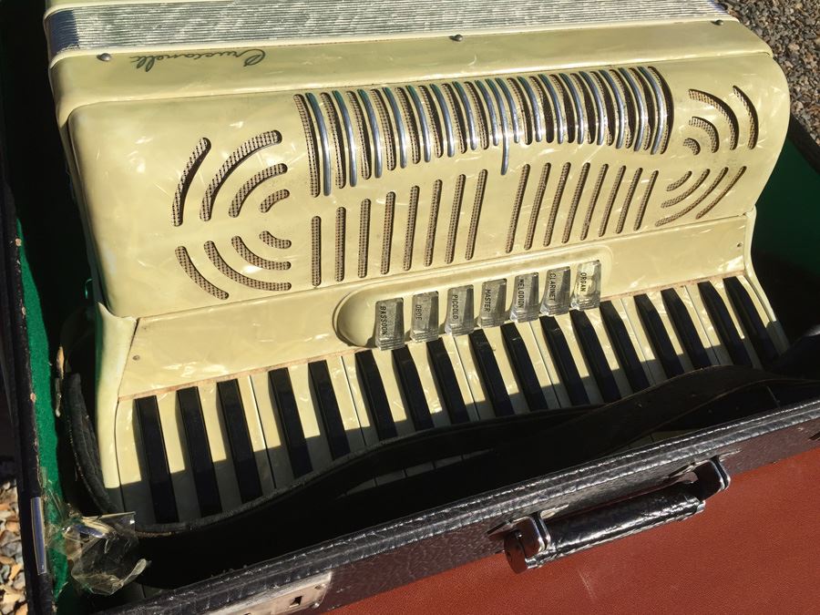 Crucianelli Accordion Italy With Case [Photo 8]