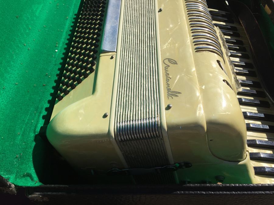 Crucianelli Accordion Italy With Case [Photo 9]