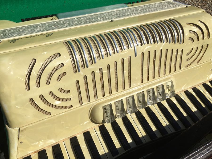 Crucianelli Accordion Italy With Case [Photo 7]