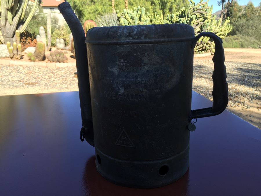 Vintage SWINGSPOUT Metal Oil Can [Photo 1]