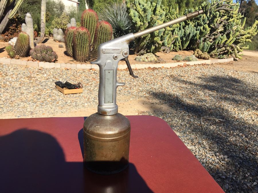 Vintage Hand Oil Spray Gun [Photo 2]