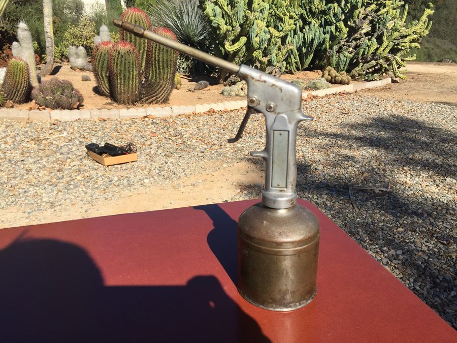 Vintage Hand Oil Spray Gun [Photo 4]