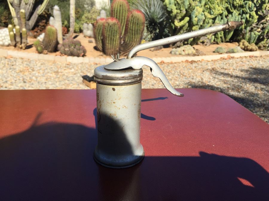 Vintage Oil Cans [Photo 4]