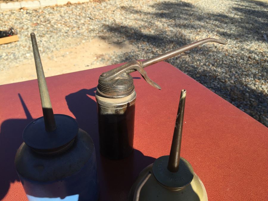 Vintage Oil Cans [Photo 11]