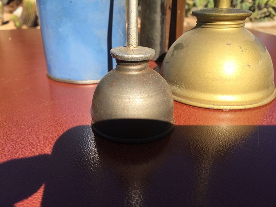 Vintage Oil Cans [Photo 6]