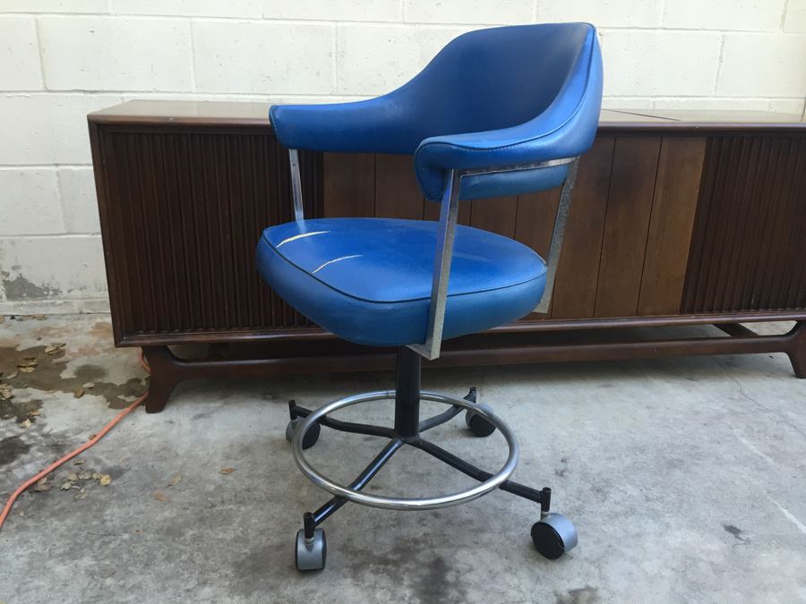 Mid-Century Modern Chrome Swivel Chair On Casters [Photo 6]