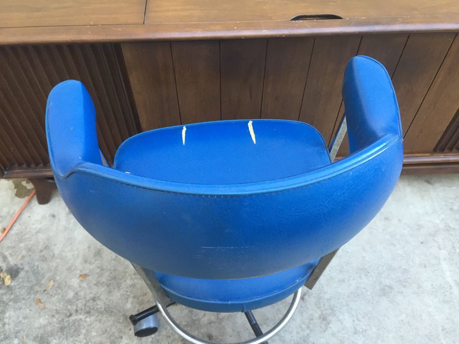 Mid-Century Modern Chrome Swivel Chair On Casters [Photo 5]