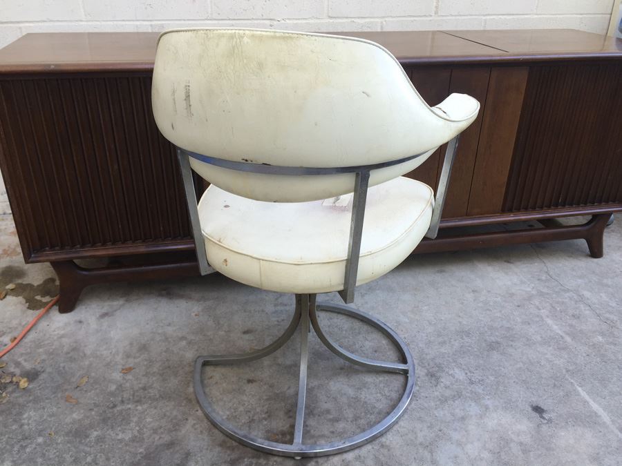 Mid-Century Modern Chrome Swivel Chair [Photo 3]