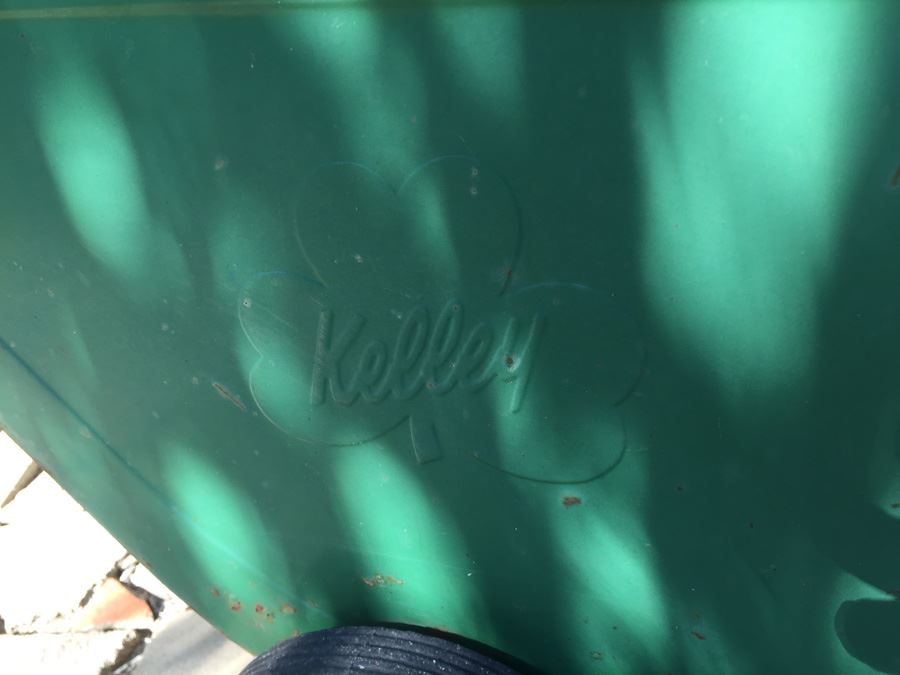 Green Metal Wheelbarrow [Photo 3]