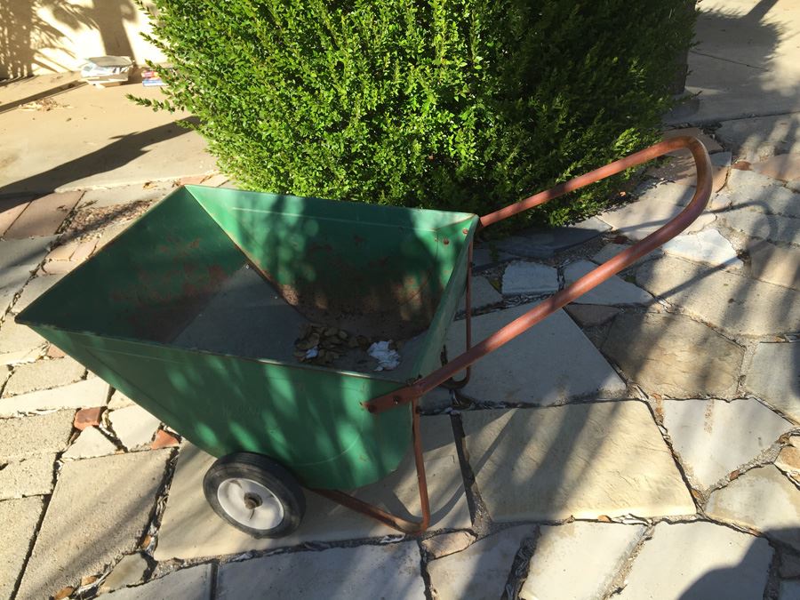 Green Metal Wheelbarrow [Photo 4]