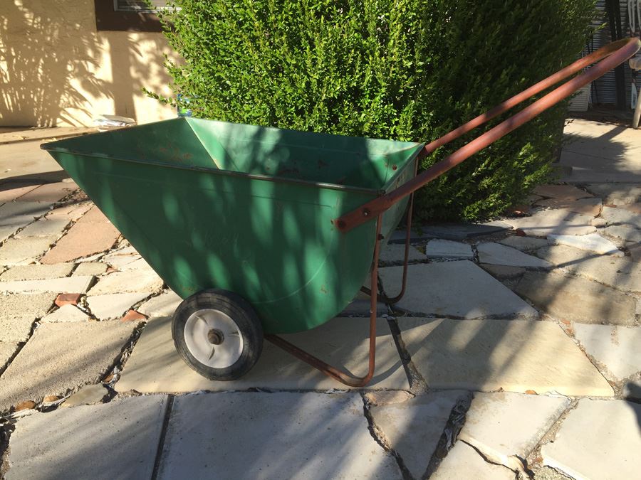 Green Metal Wheelbarrow [Photo 1]