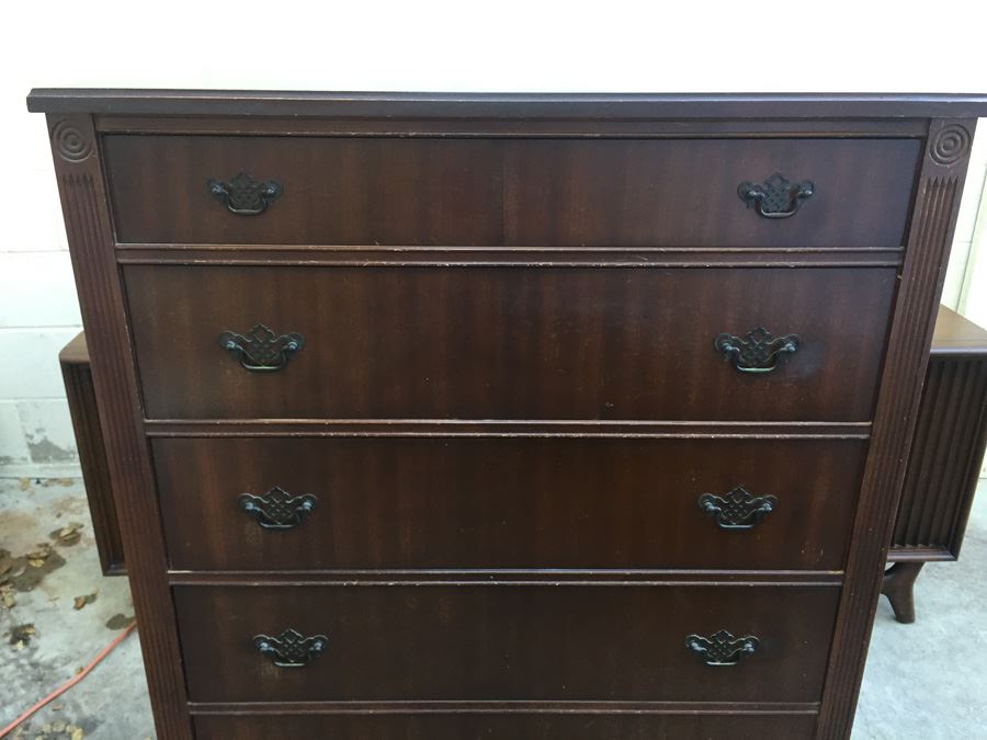 Vintage 5-Drawer Dresser [Photo 3]