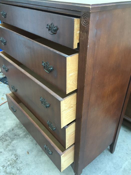 Vintage 5-Drawer Dresser [Photo 7]