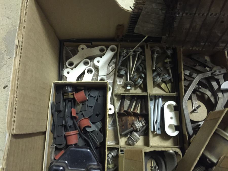 Parts Lot [Photo 2]