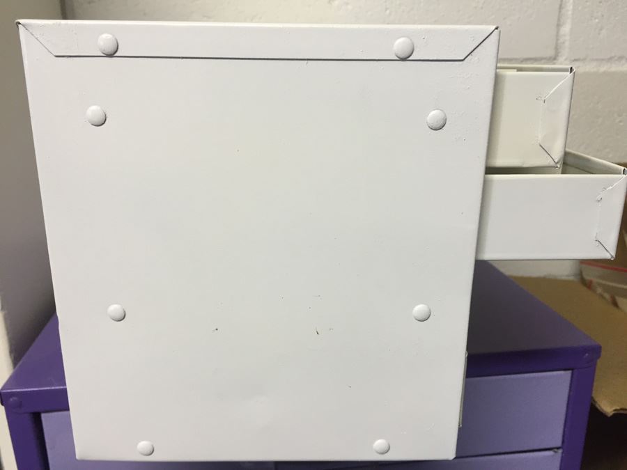 White Metal 4-Drawer Storage Box [Photo 3]