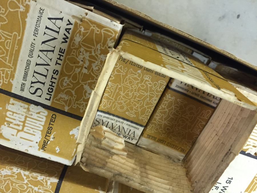 Light Bulb Lot [Photo 4]