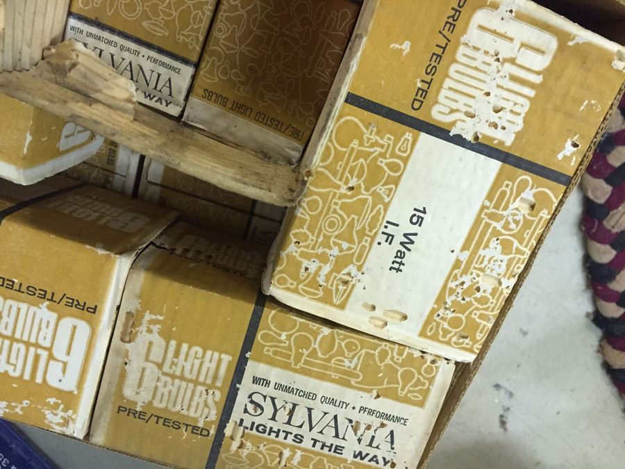 Light Bulb Lot [Photo 5]