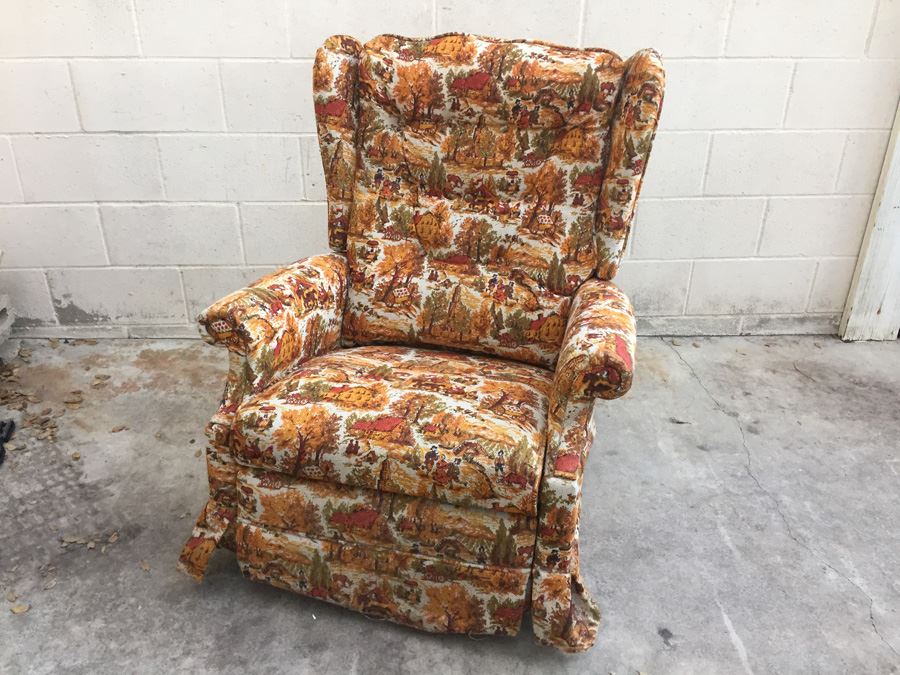 Wingback LA-Z-Boy Chair [Photo 1]