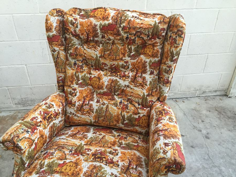 Wingback LA-Z-Boy Chair [Photo 5]