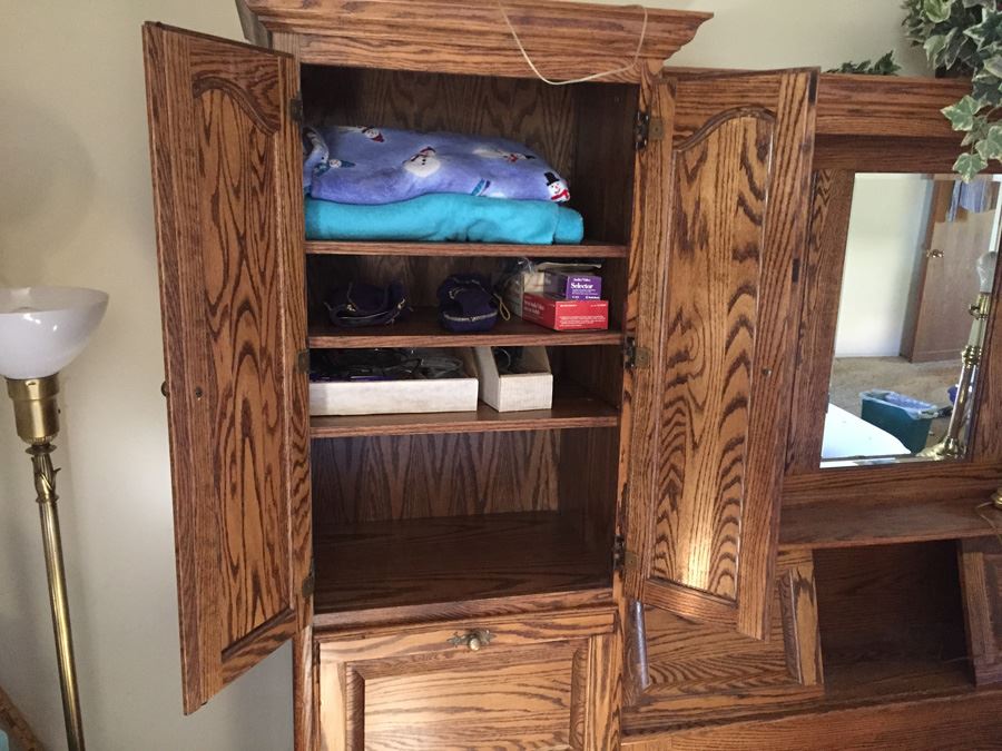 2-Piece Bedroom Set - Dresser And Headboard (Does Not Include Bed) [Photo 15]