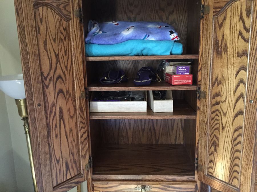 2-Piece Bedroom Set - Dresser And Headboard (Does Not Include Bed) [Photo 11]