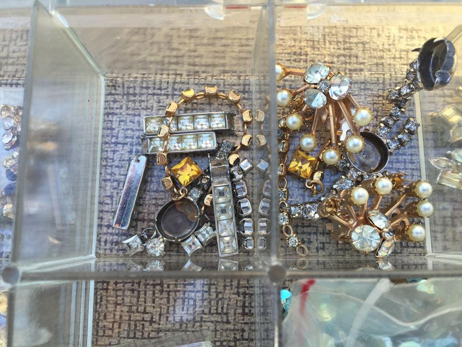 Plastic Bin Of Jewelery Making Parts [Photo 9]