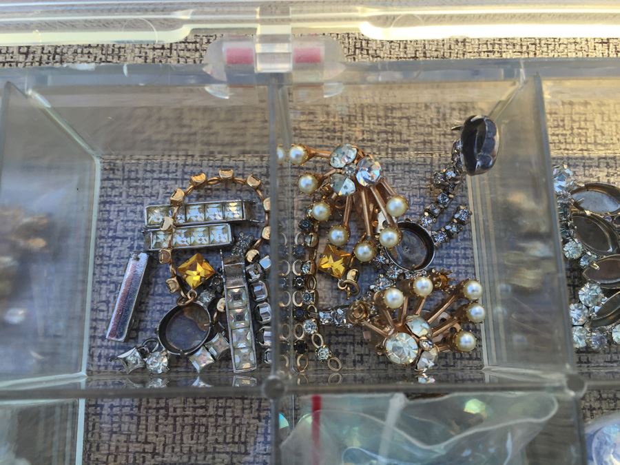 Plastic Bin Of Jewelery Making Parts [Photo 3]