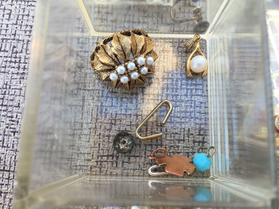 Plastic Bin Of Jewelery Making Parts [Photo 10]