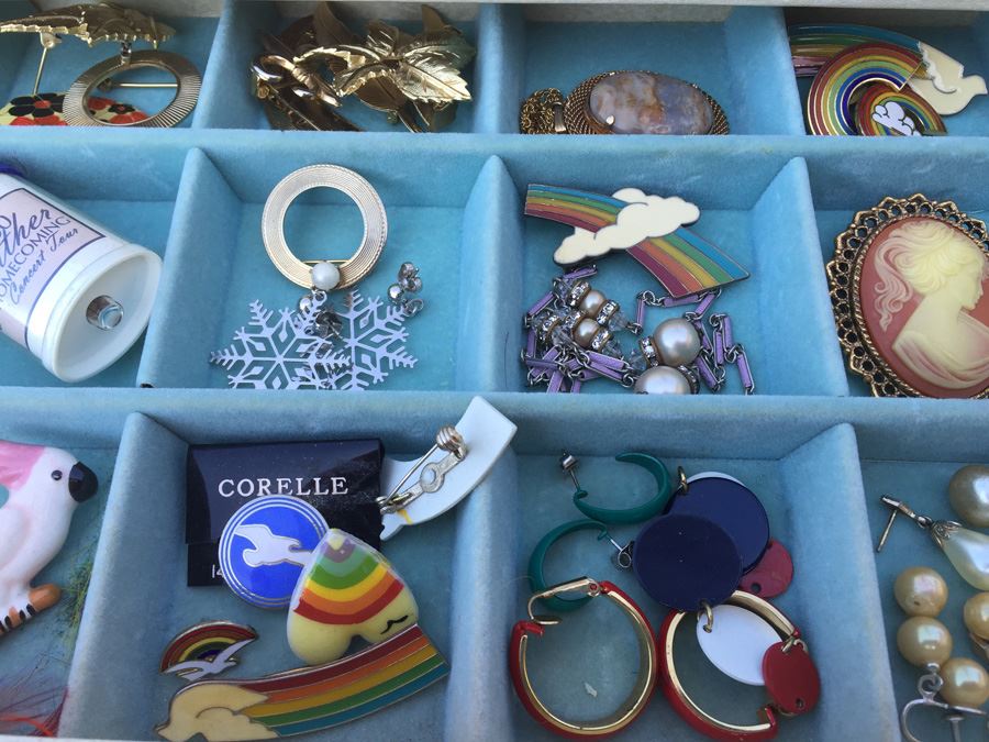 Vintage Jewelry Box Filled With Jewelry And Several Watches [Photo 15]